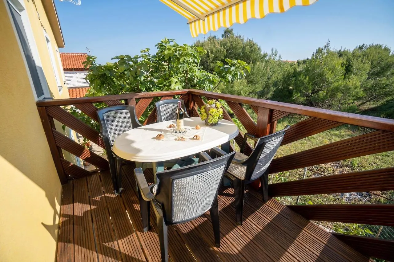 Apartments Pavic Vir Croatia