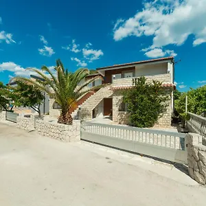 Apartman Lucica