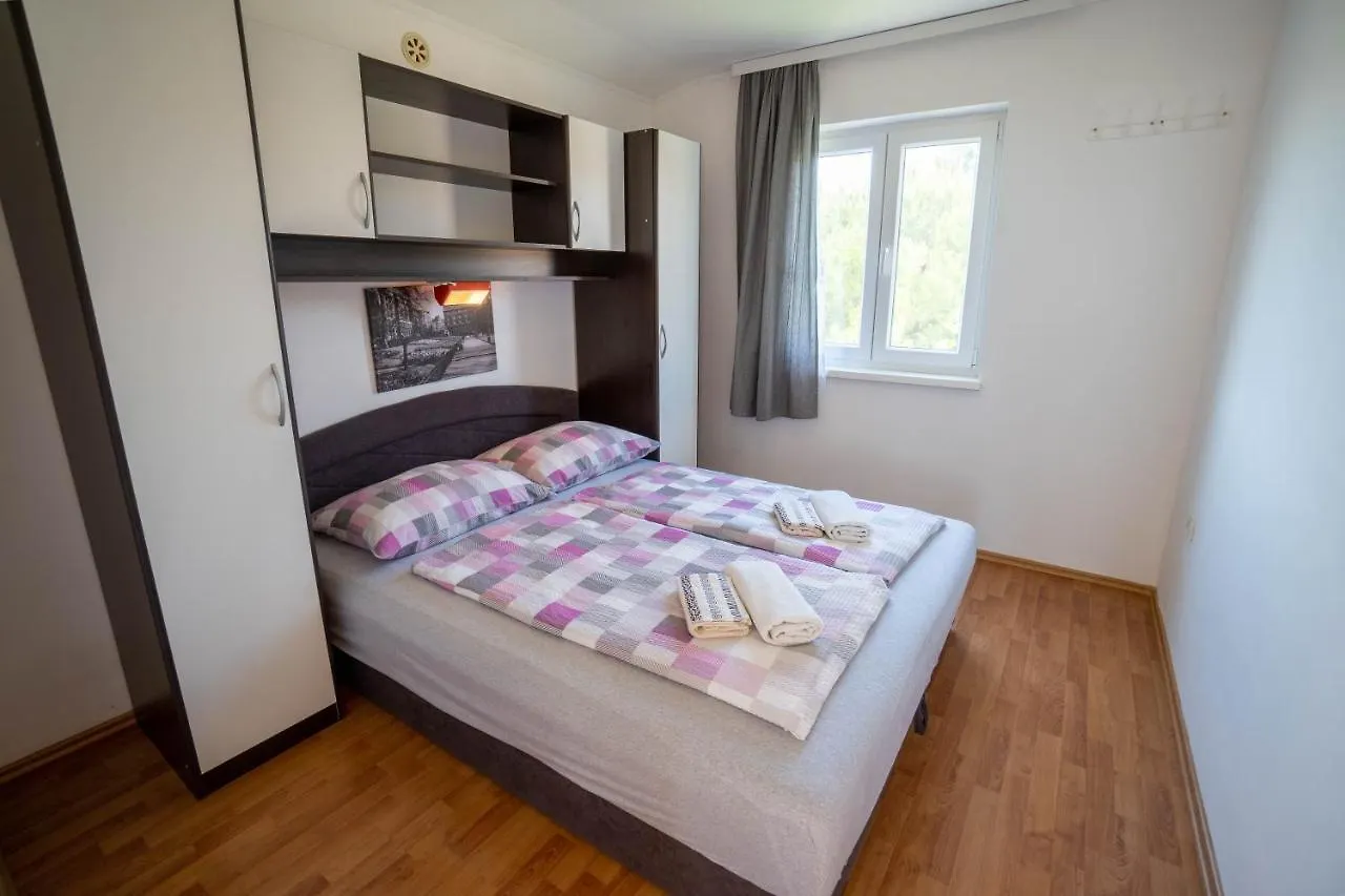 Apartments Pavic Vir 0*,